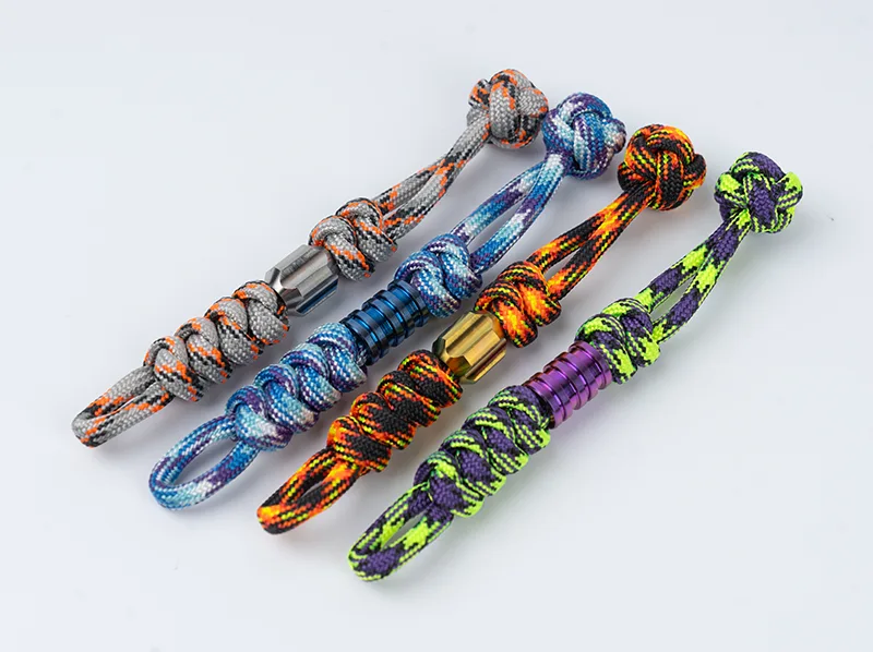Artigianato in Paracord intrecciato a mano